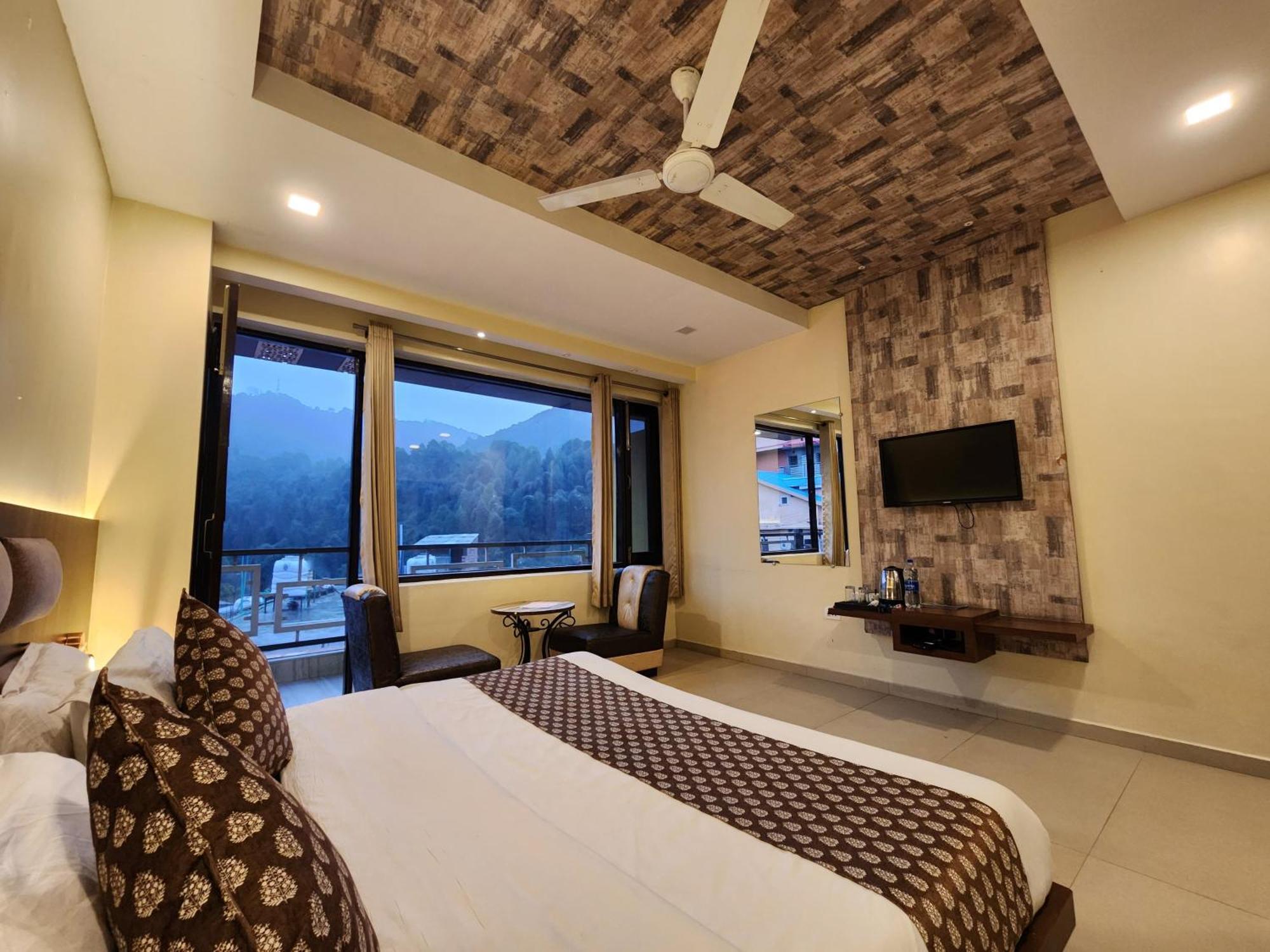 The White Orchid Dalhousie Hotel Exterior photo